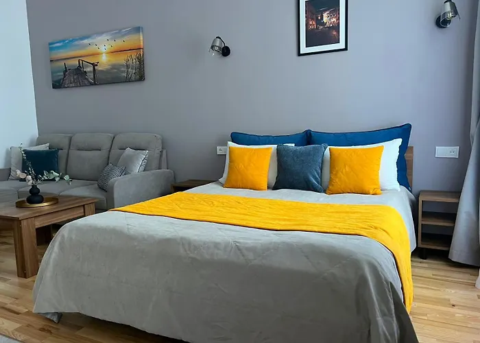 Fiesta Apartment On Franka 2Br-6P