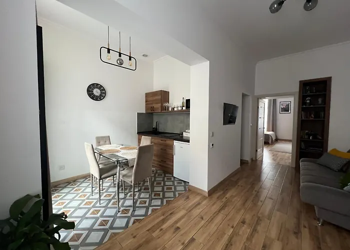 Fiesta Apartment On Franka 2Br-6P