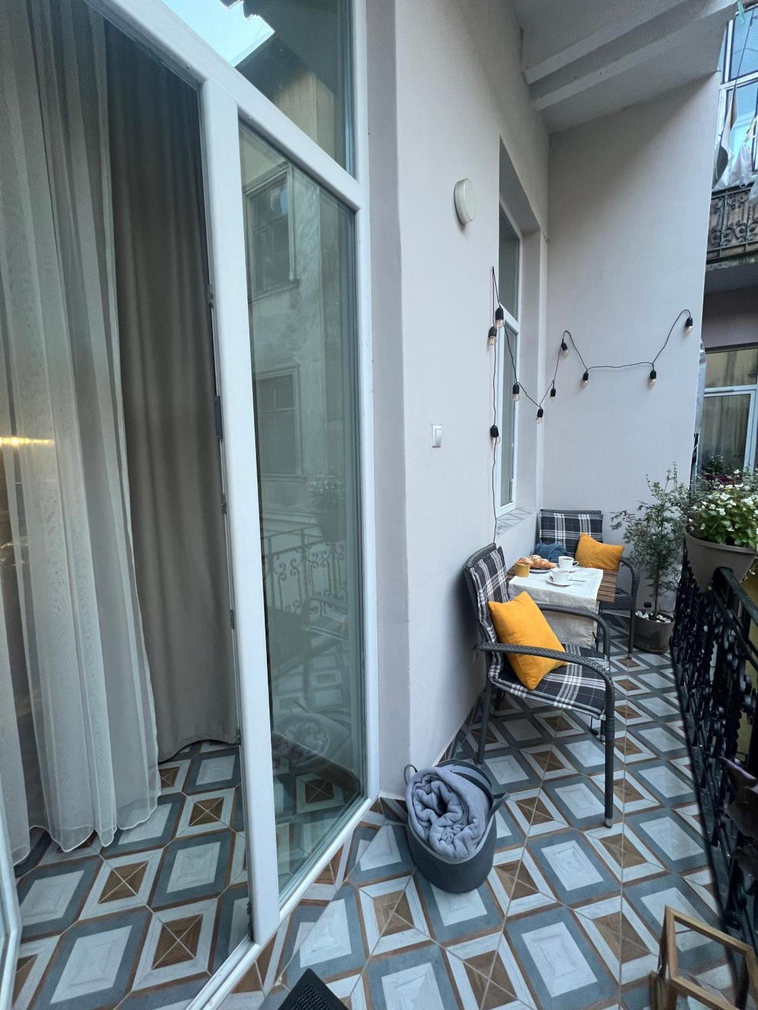 Fiesta On Franka 2br-6p * Lviv