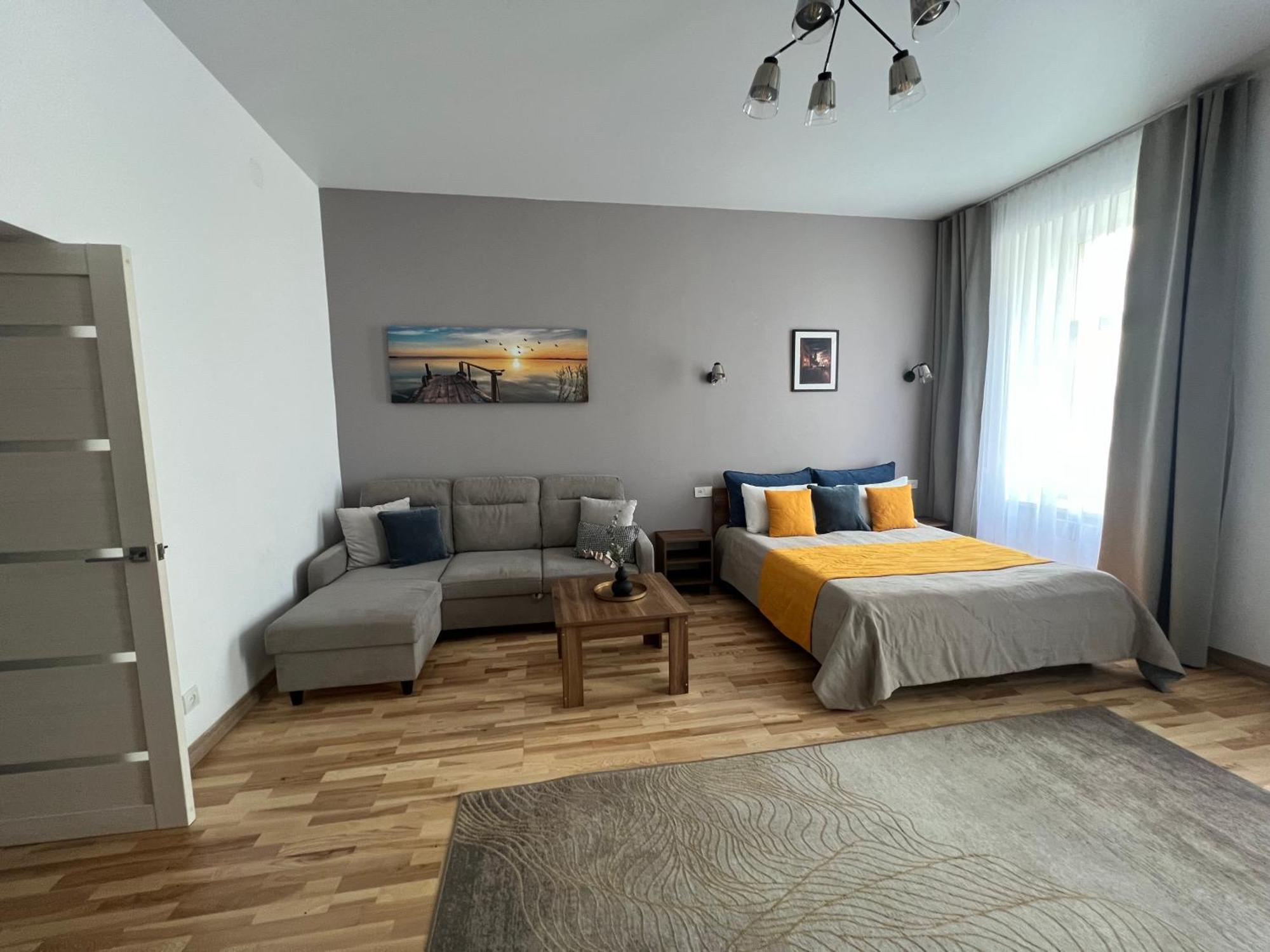 Apartment Fiesta On Franka 2br-6p Lviv