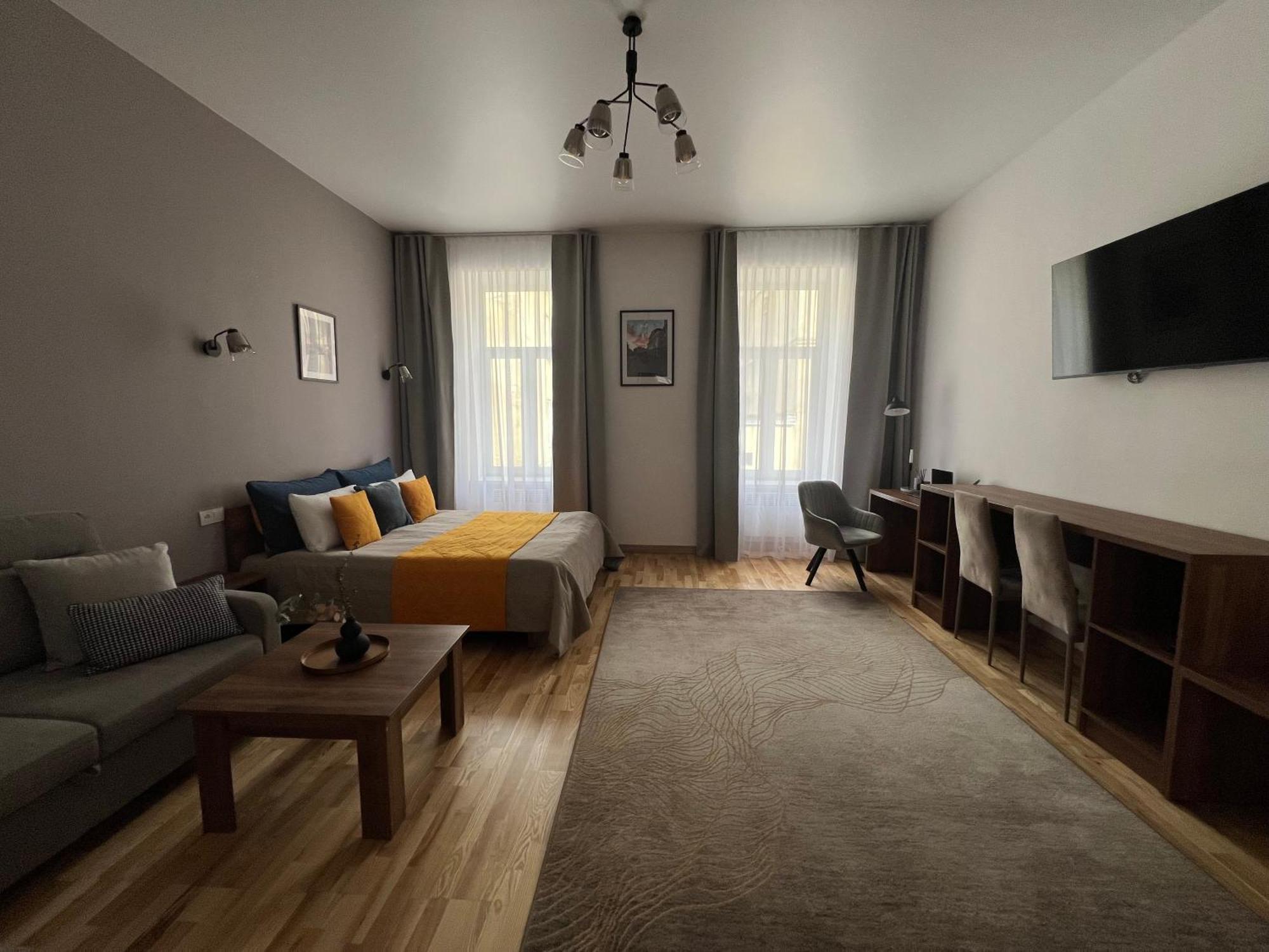 Fiesta On Franka 2br-6p * Lviv